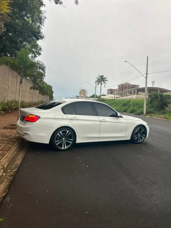 BMW 320I - Foto