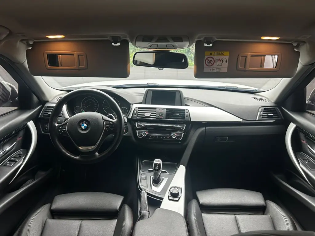 BMW 320I - Foto