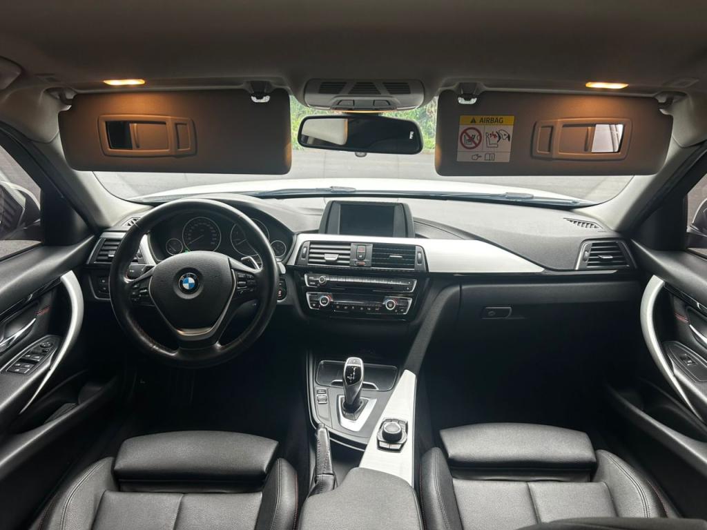 BMW 320I - Foto
