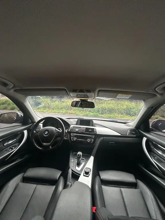 BMW 320I - Foto