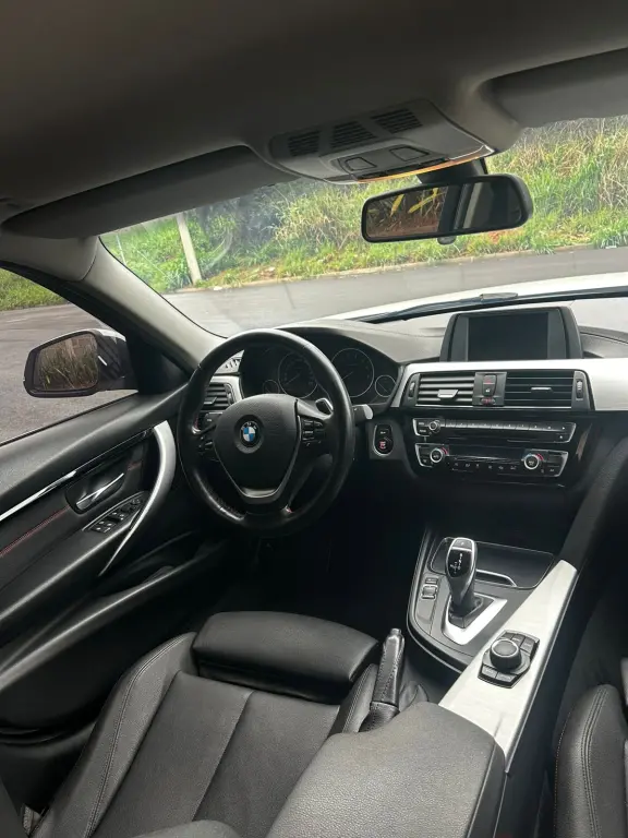 BMW 320I - Foto