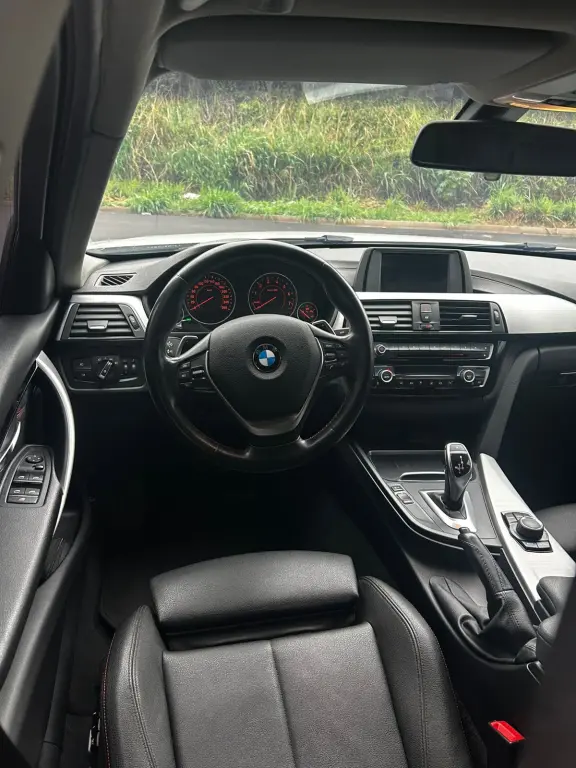 BMW 320I - Foto