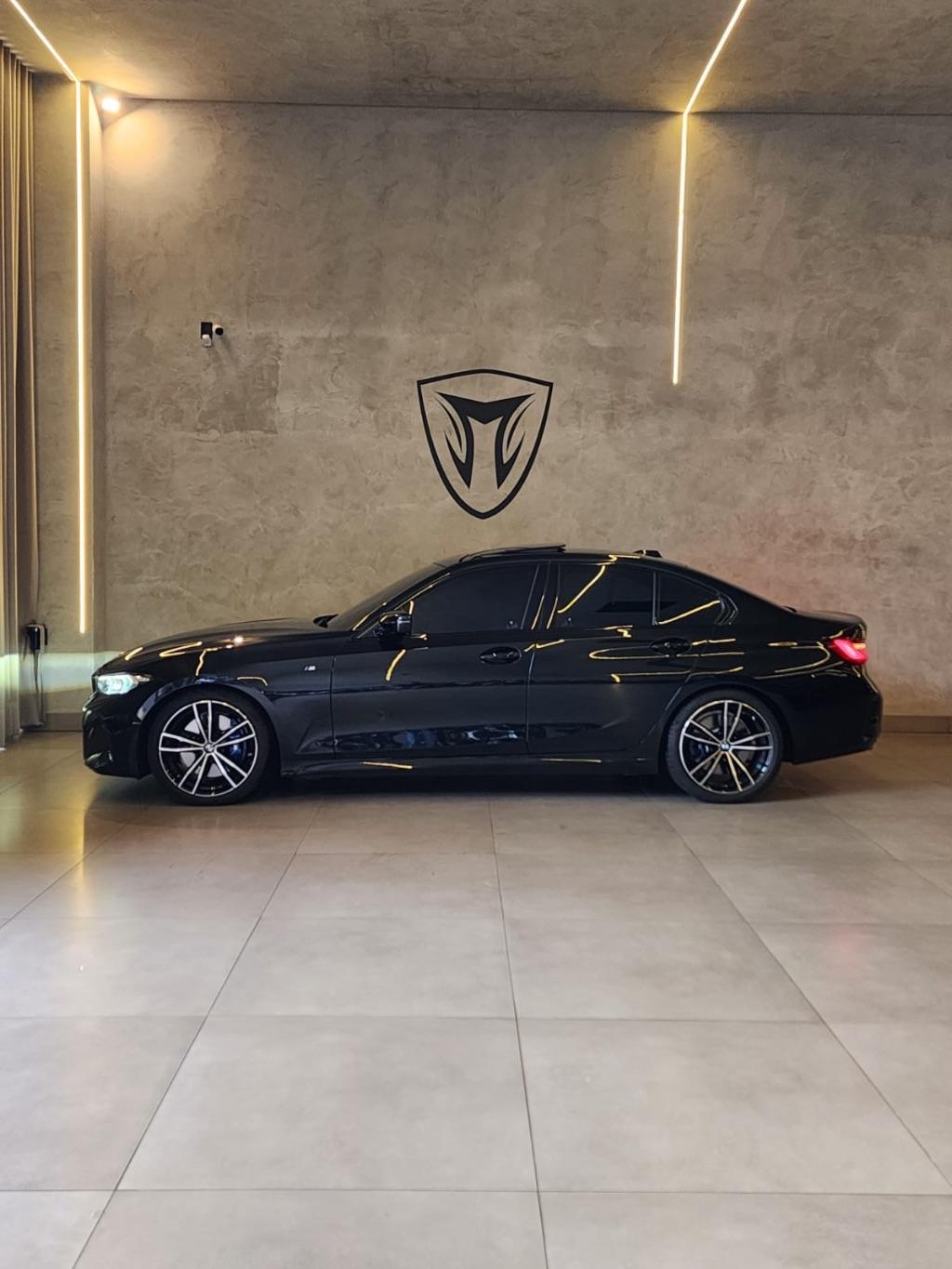 BMW 320I - Foto