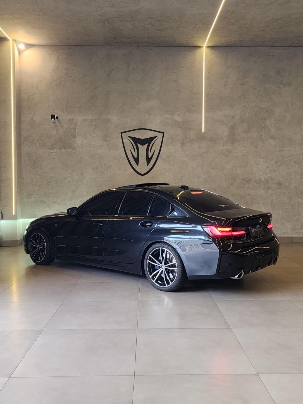 BMW 320I - Foto