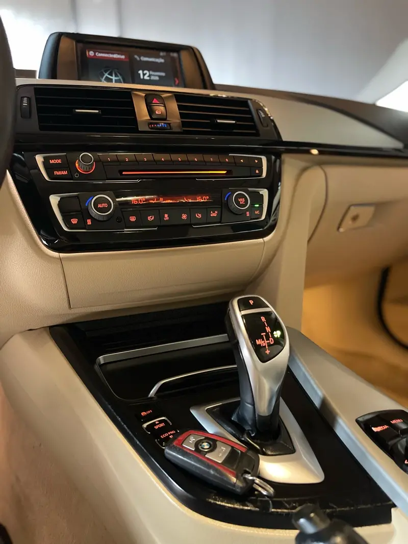 BMW 320I - Foto