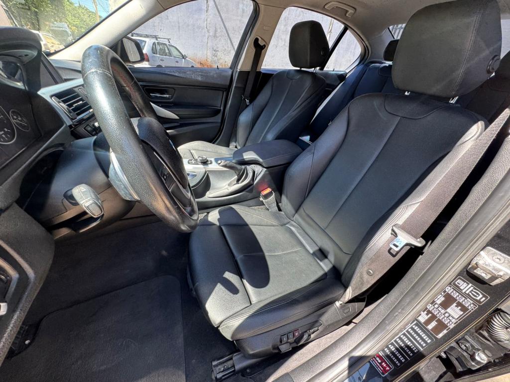 BMW 320I - Foto
