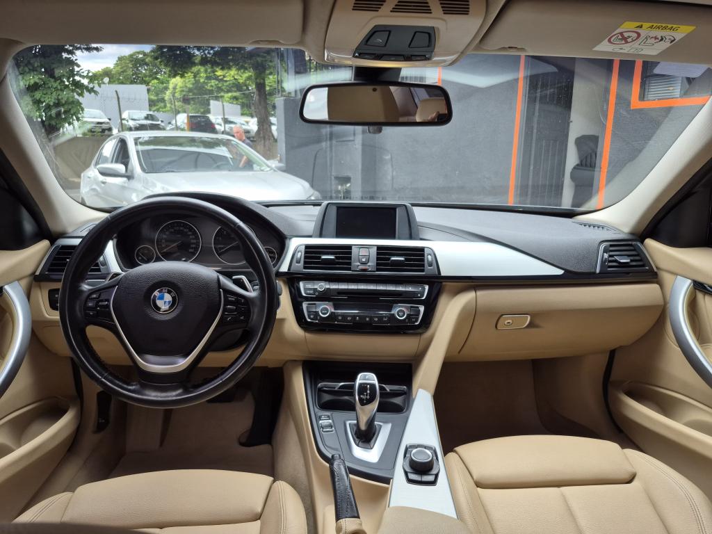 BMW 320I - Foto