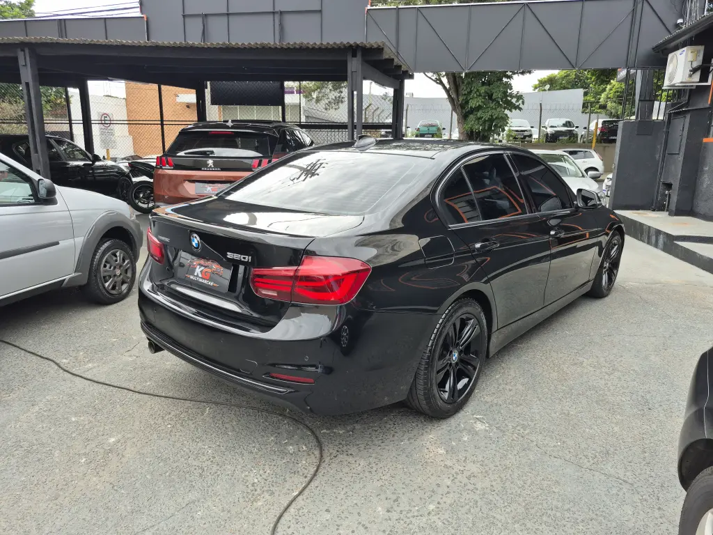 BMW 320I - Foto