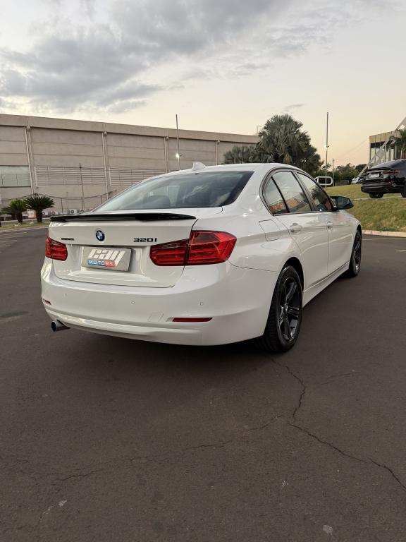 BMW 320I - Foto