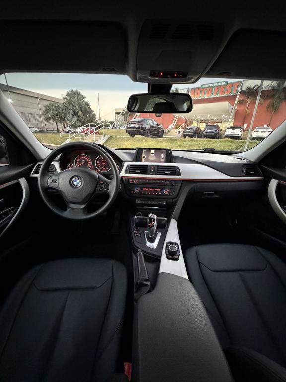 BMW 320I - Foto
