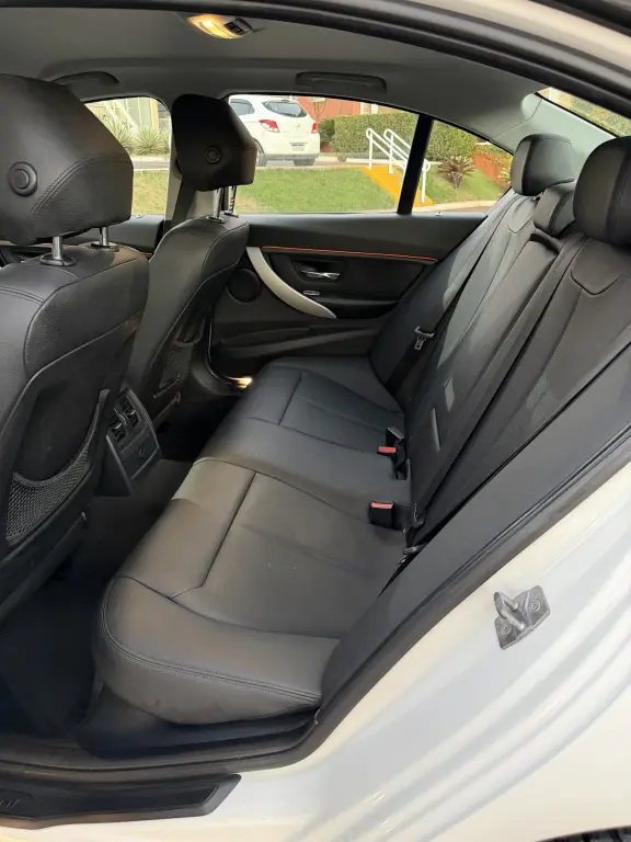 BMW 320I - Foto