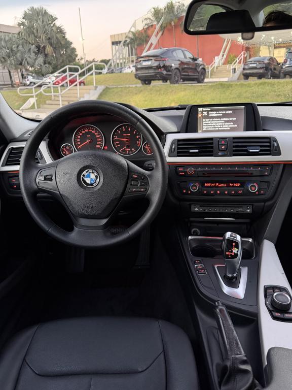 BMW 320I - Foto