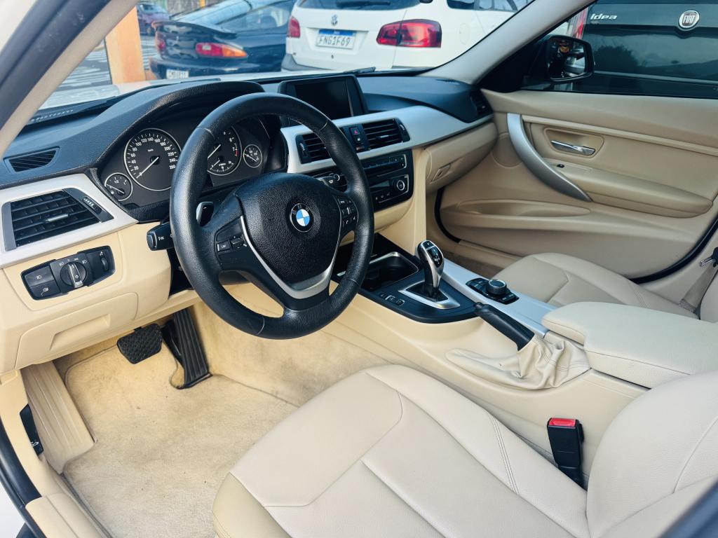 BMW 320I - Foto