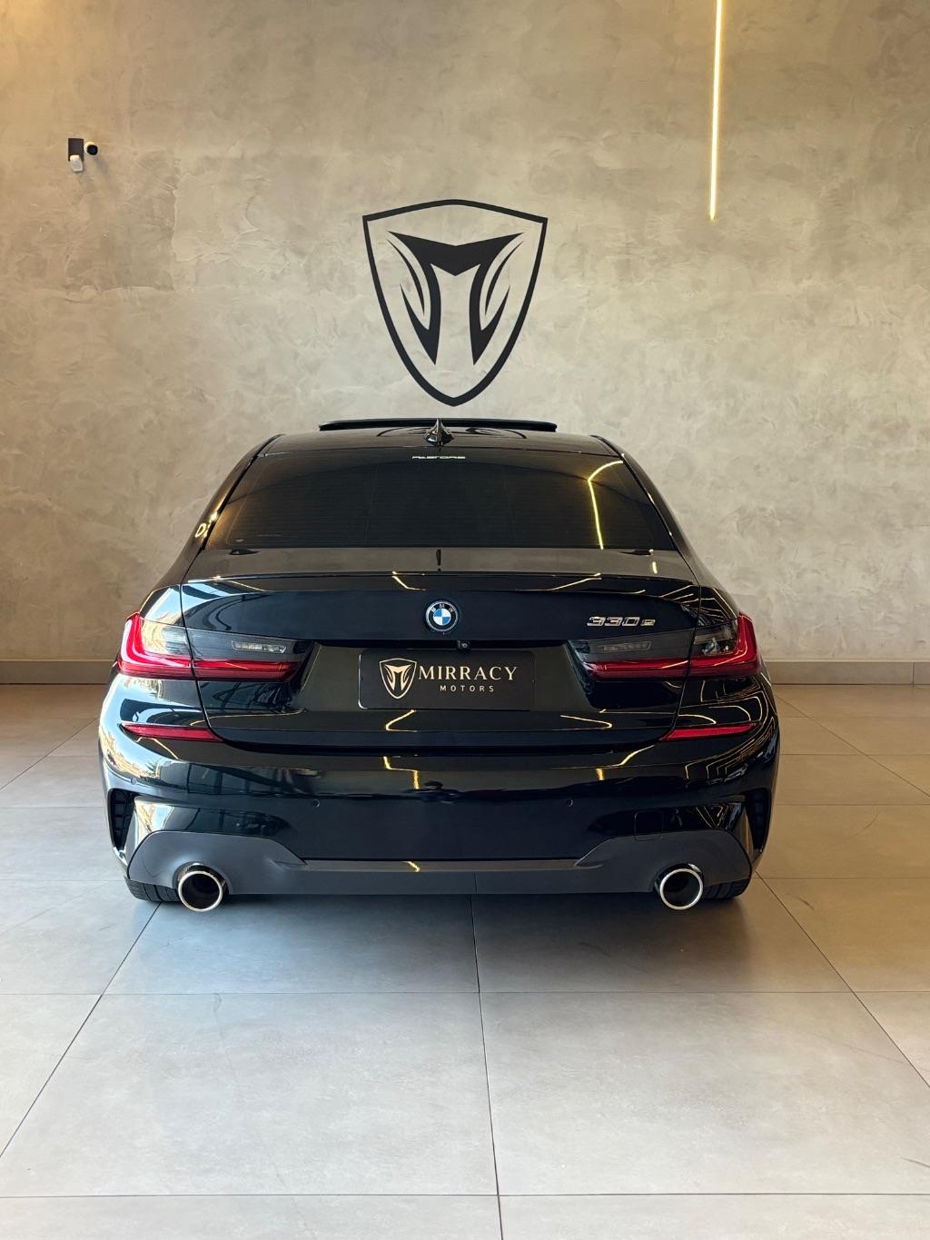 BMW 330E - Foto