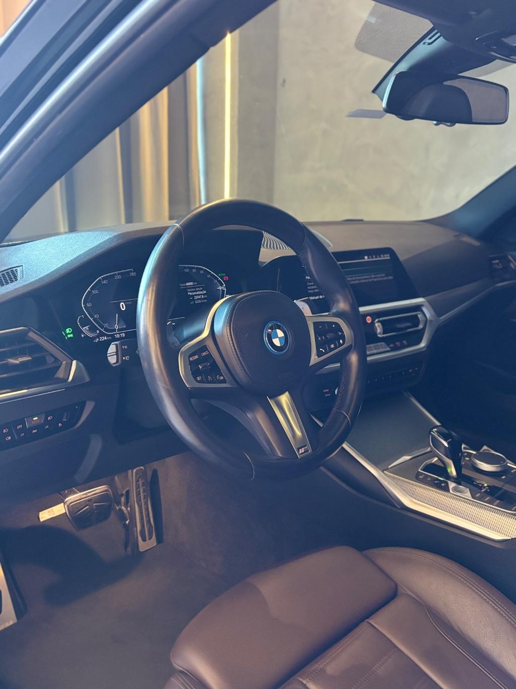 BMW 330E - Foto