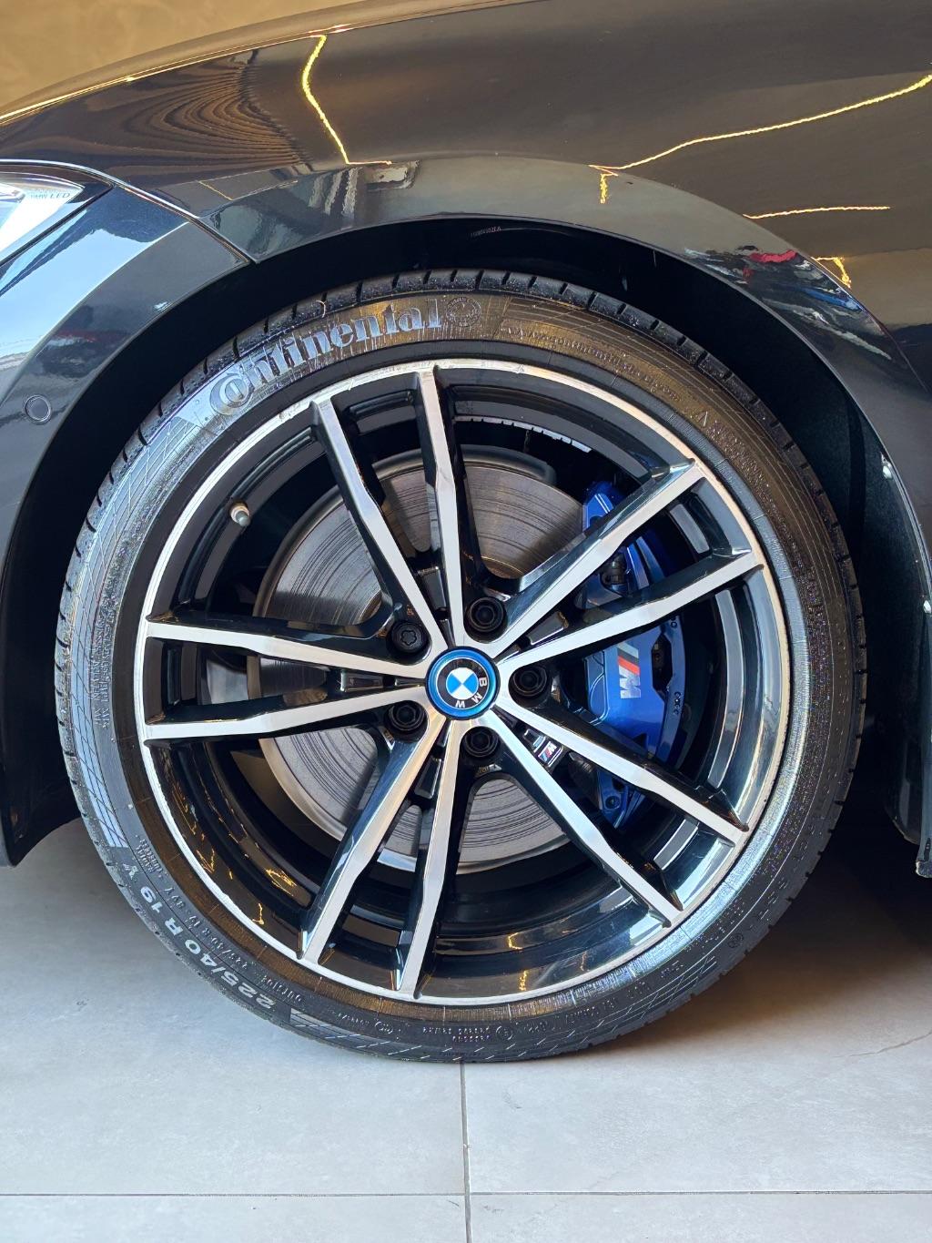 BMW 330E - Foto