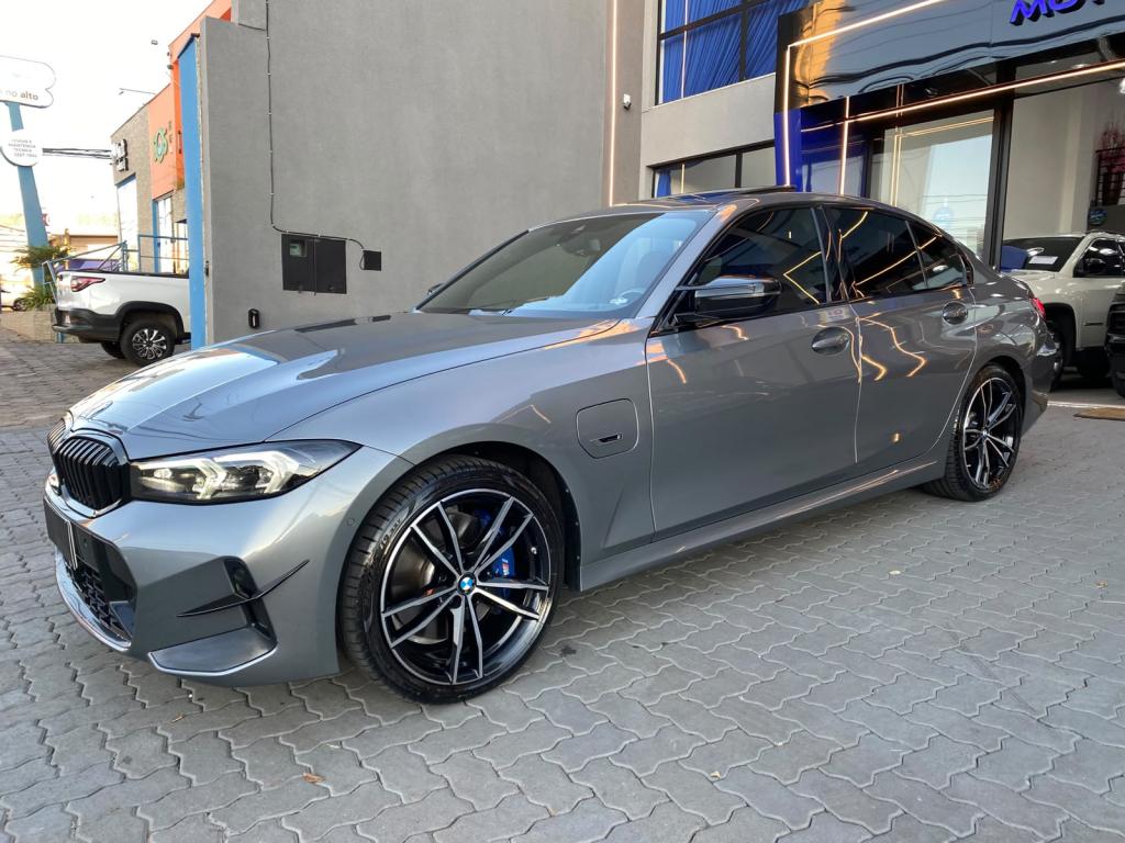 BMW 330E