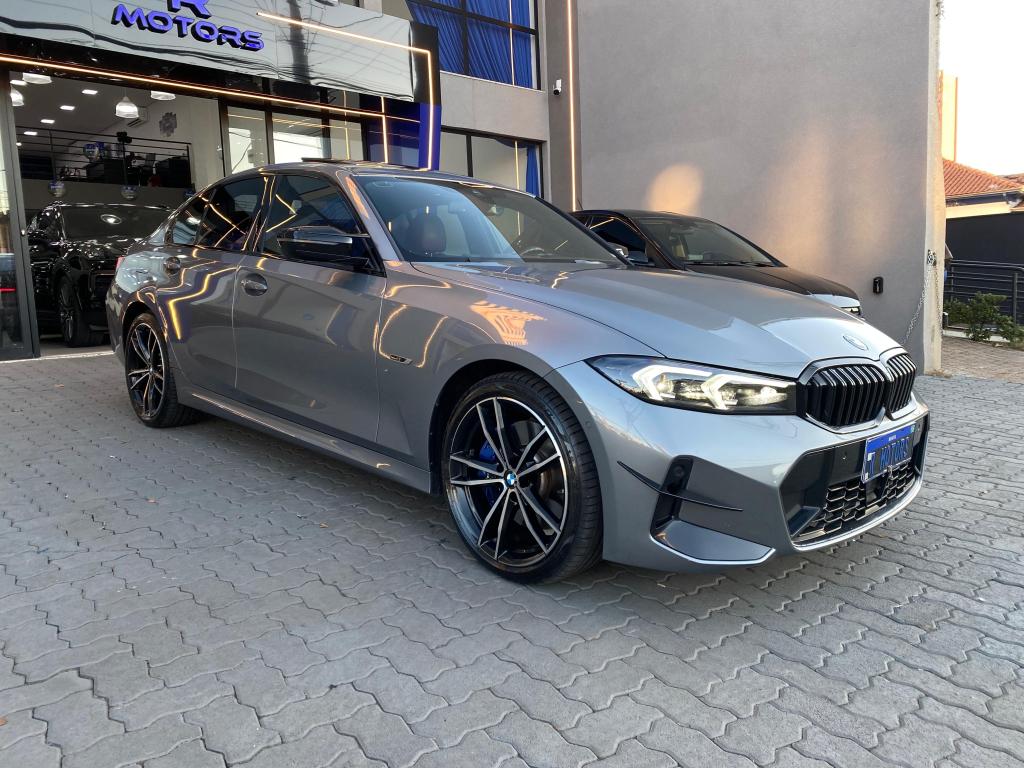 BMW 330E - Foto