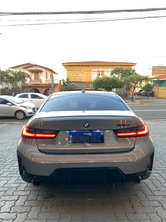 BMW 330E - Foto