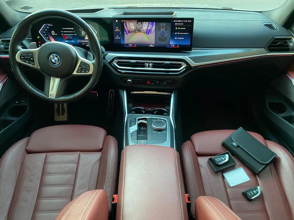 BMW 330E - Foto