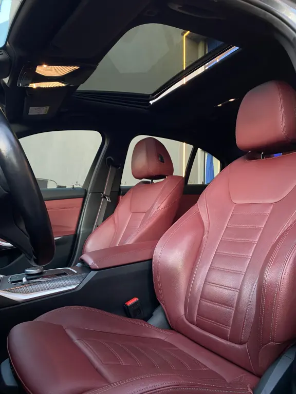 BMW 330E - Foto
