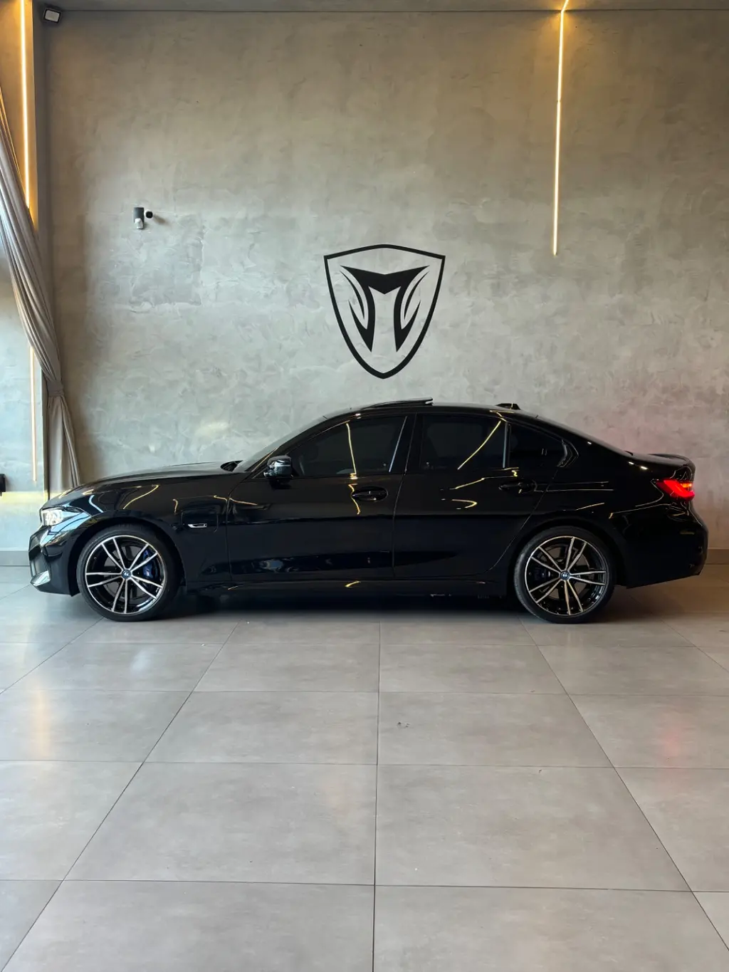 BMW 330E - Foto