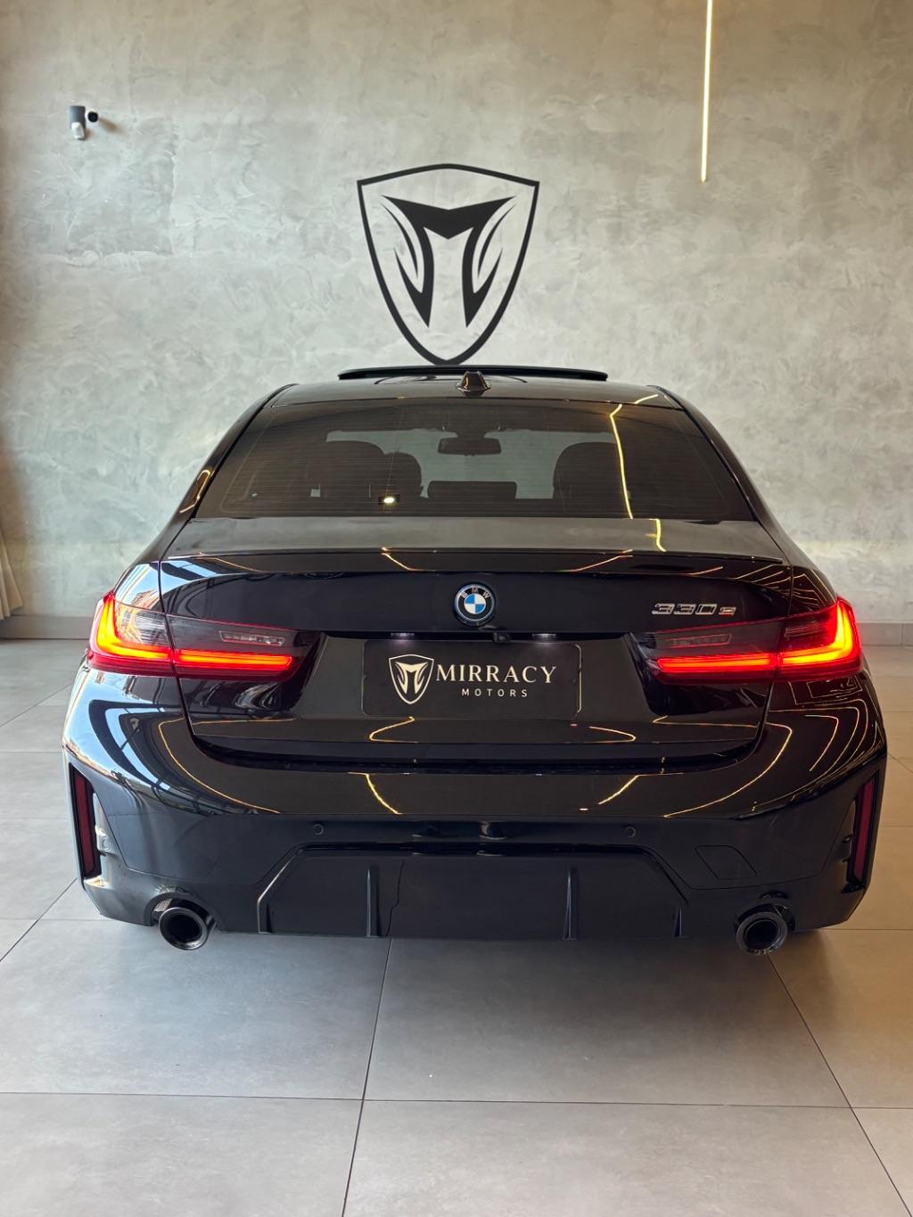 BMW 330E - Foto