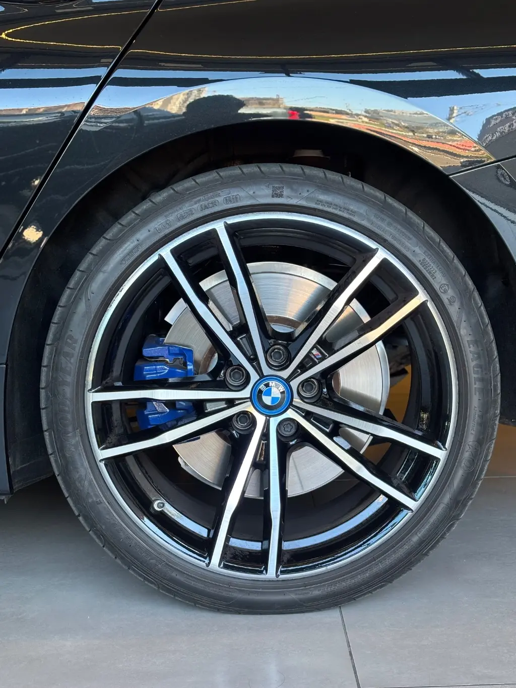 BMW 330E - Foto