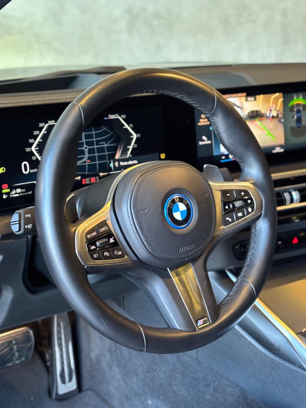 BMW 330E - Foto