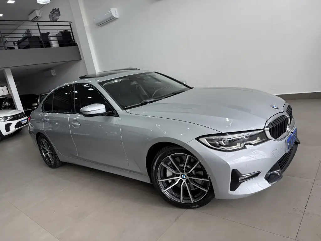BMW 330I - Foto