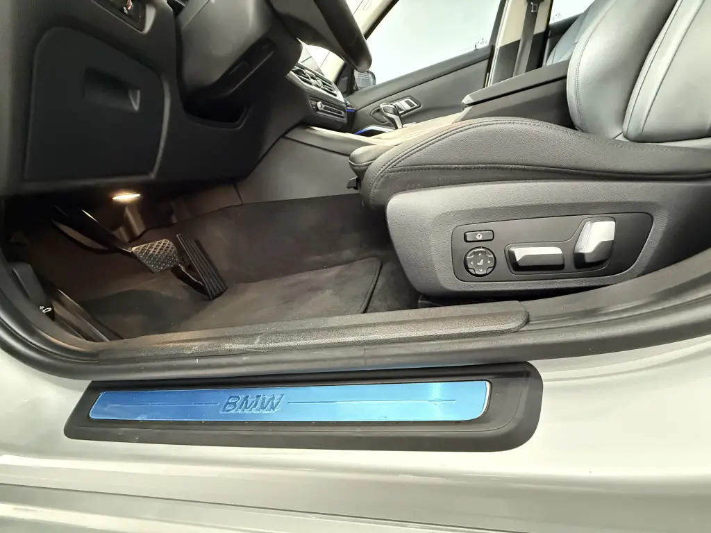 BMW 330I - Foto