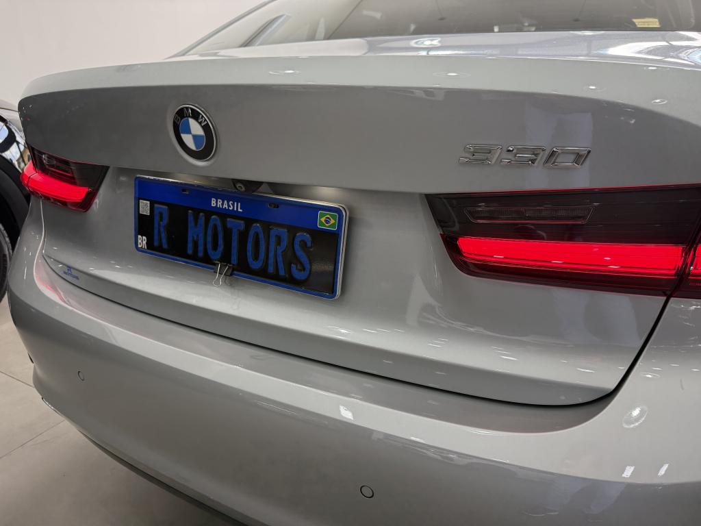 BMW 330I - Foto