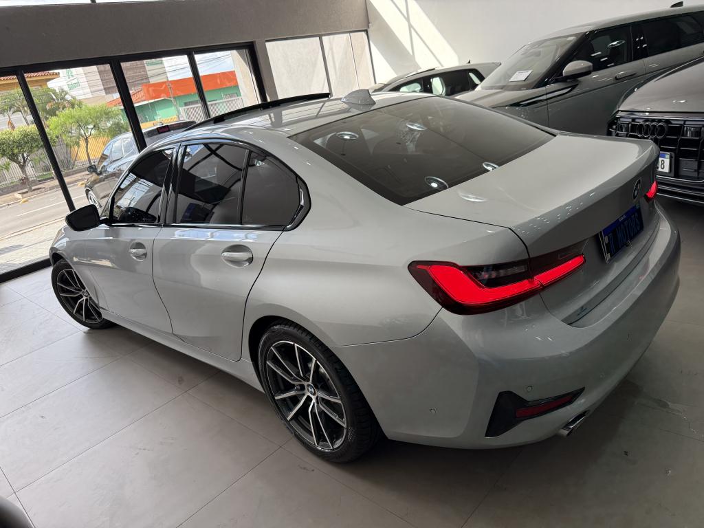 BMW 330I - Foto