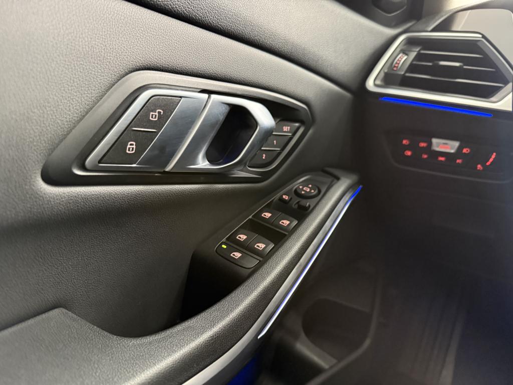 BMW 330I - Foto