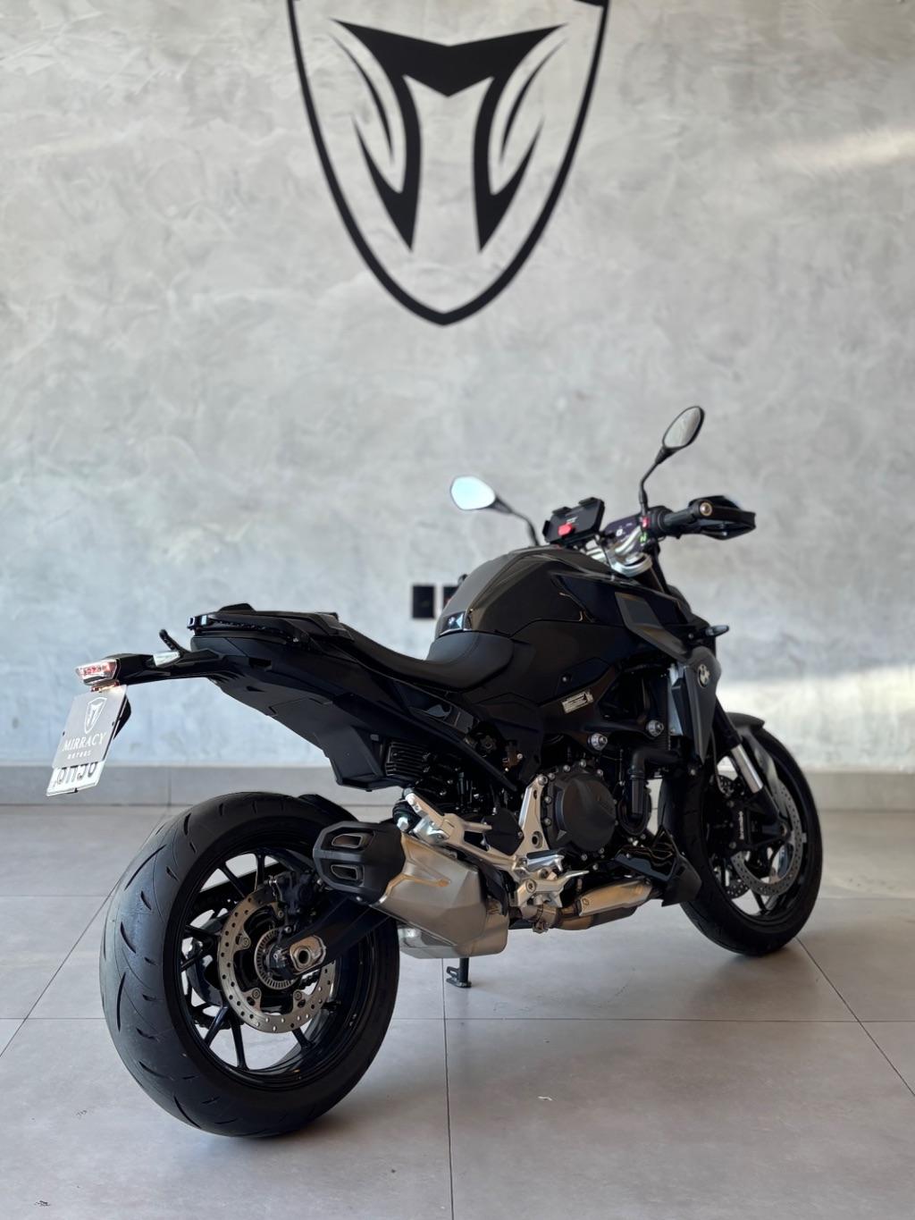 BMW F 900 R - Foto