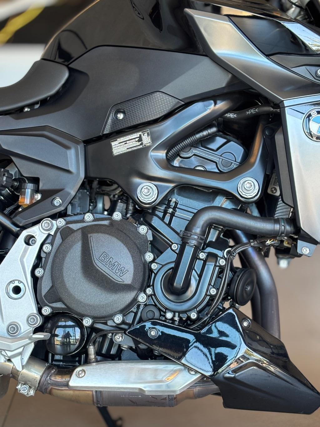 BMW F 900 R - Foto