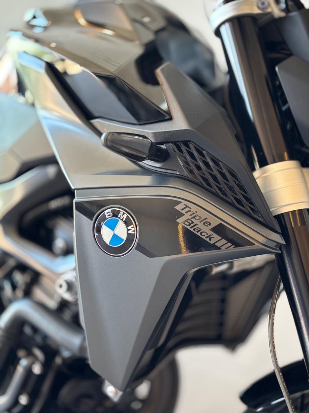 BMW F 900 R - Foto