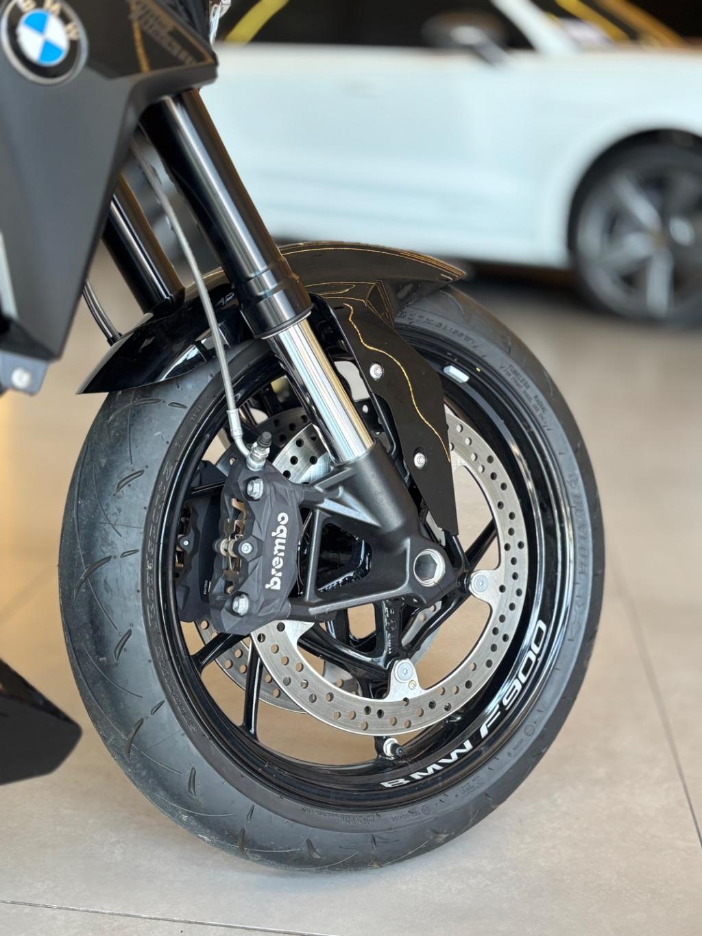 BMW F 900 R - Foto