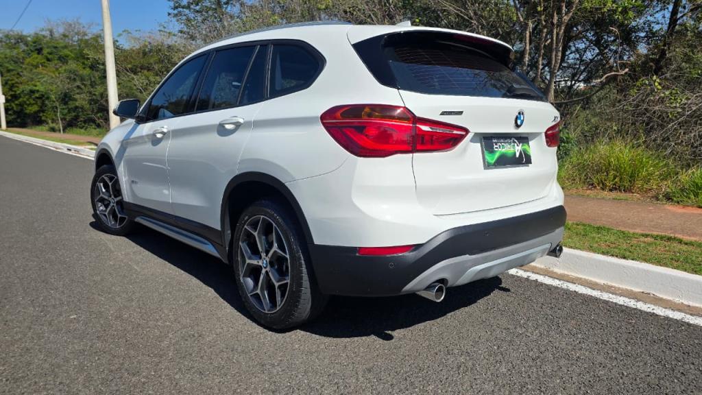 BMW X1 - Foto