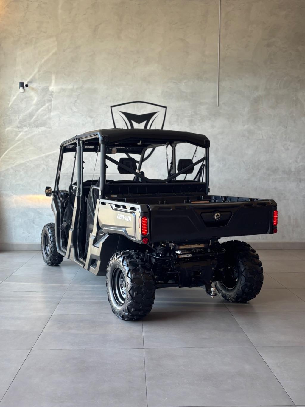 BRP CAN-AM Defender 900 HD9 - Foto
