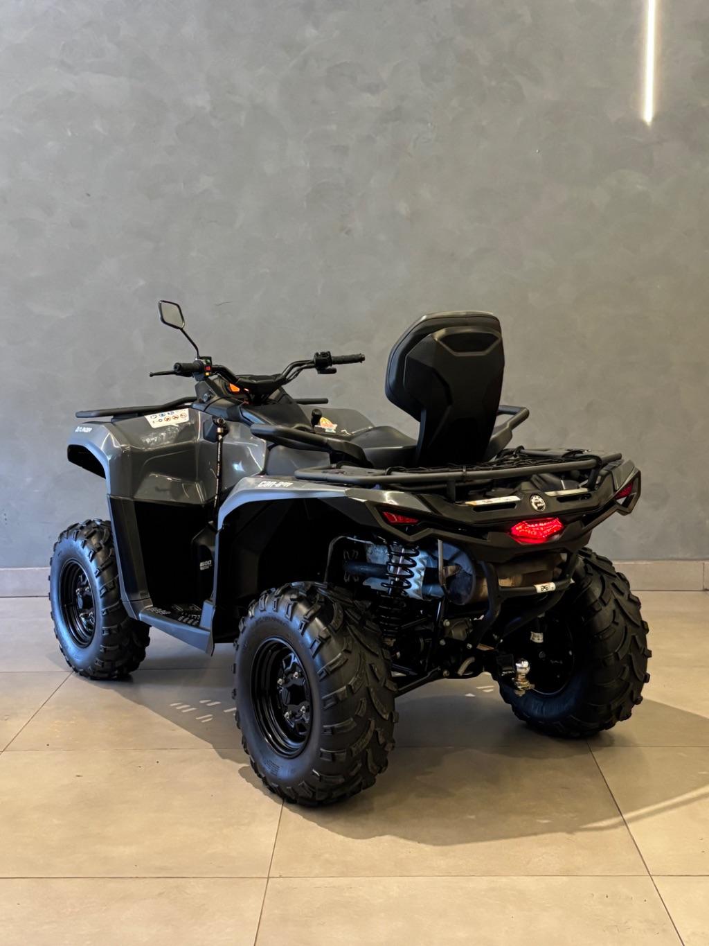 BRP CAN-AM Outlander - Foto
