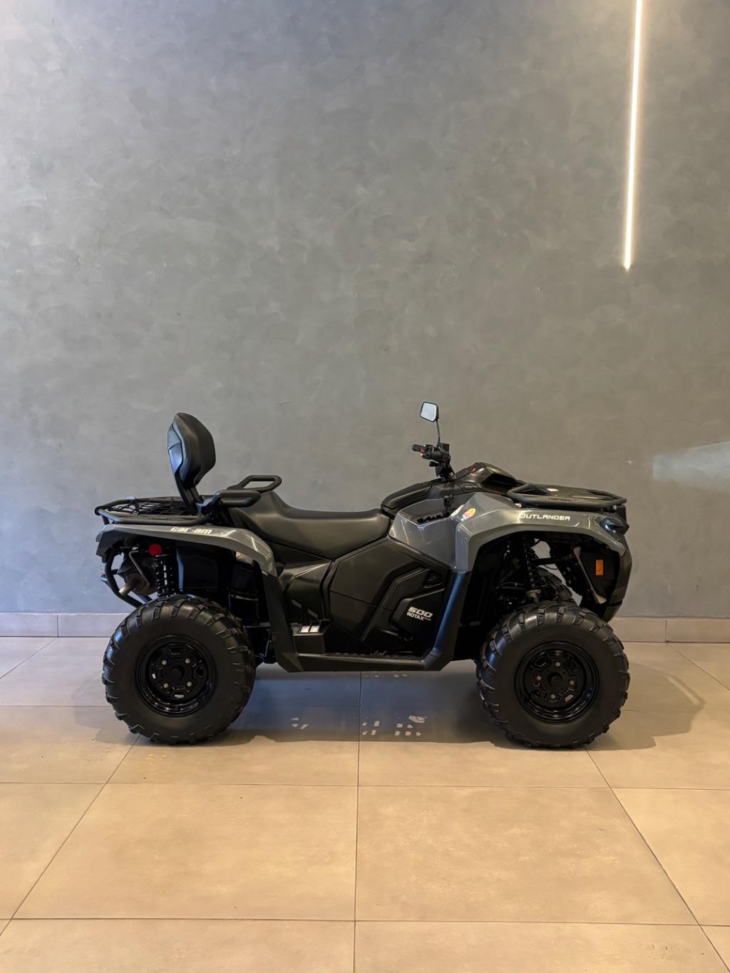BRP CAN-AM Outlander - Foto
