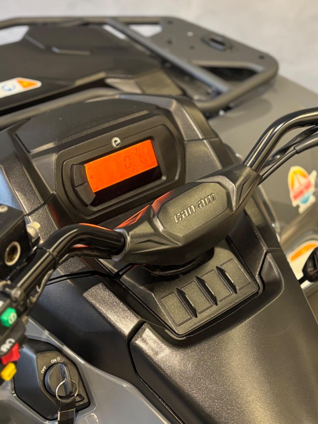 BRP CAN-AM Outlander - Foto
