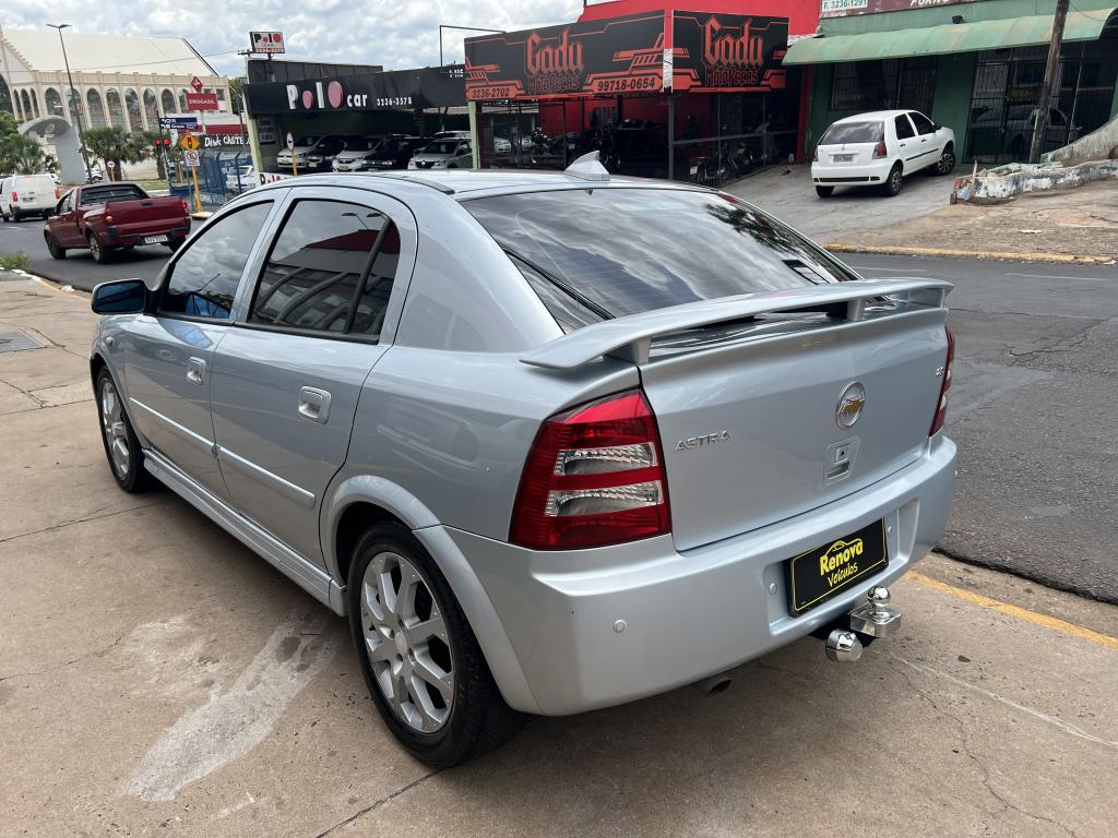 CHEVROLET Astra Hatch - Foto