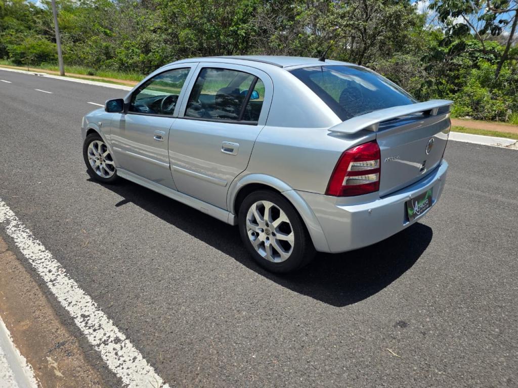 CHEVROLET Astra Hatch - Foto