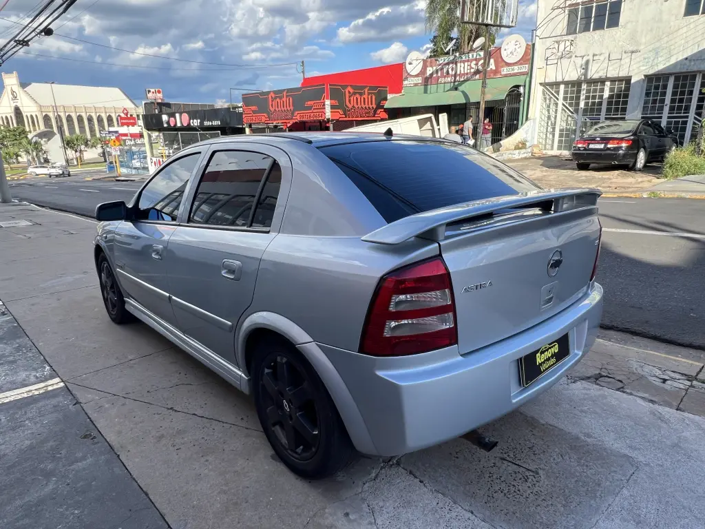 CHEVROLET Astra Hatch - Foto