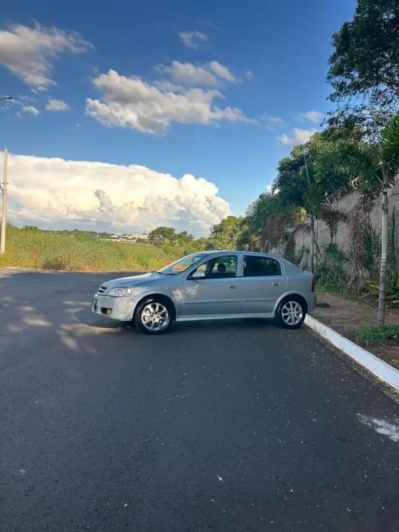 CHEVROLET Astra Hatch - Foto