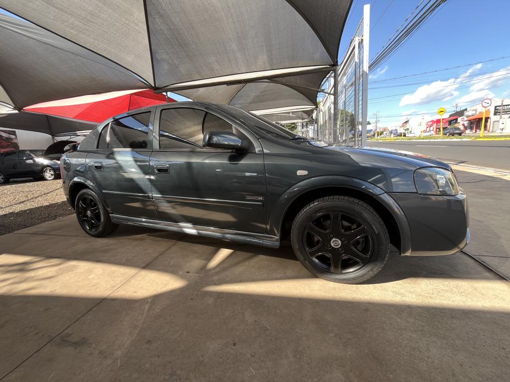 CHEVROLET Astra Hatch - Foto