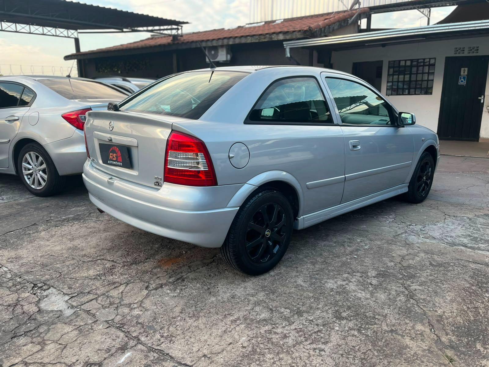 CHEVROLET Astra Hatch - Foto