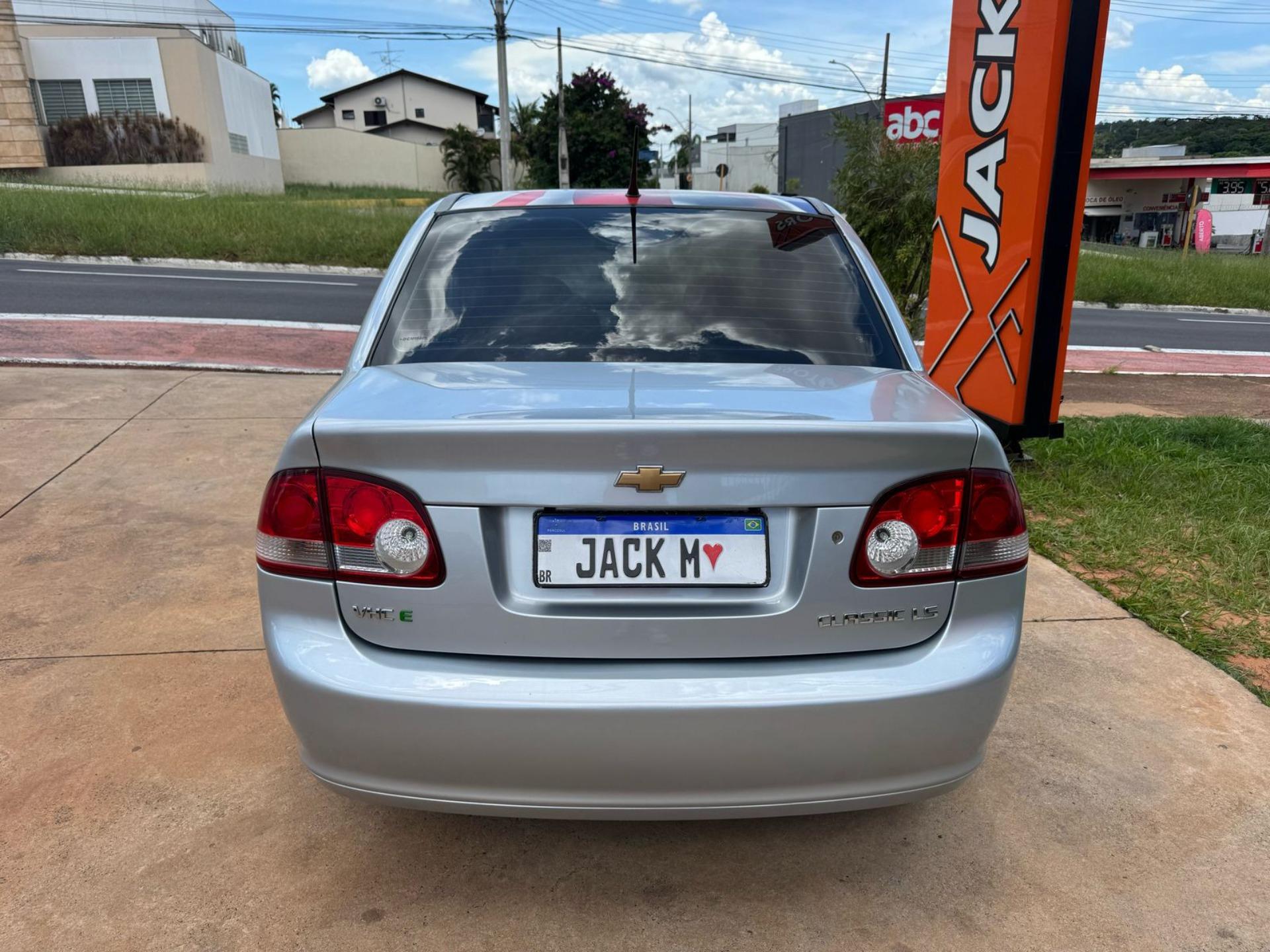 CHEVROLET Classic Sedan - Foto